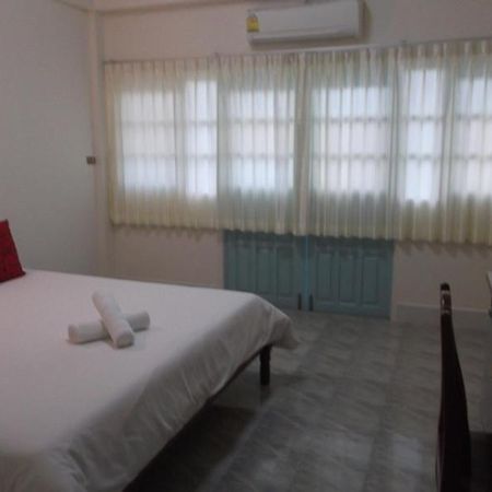 Albatross Guesthouse @ Thungwualaen Beach Pathiu Exterior foto