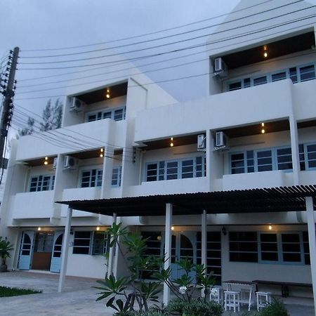 Albatross Guesthouse @ Thungwualaen Beach Pathiu Exterior foto