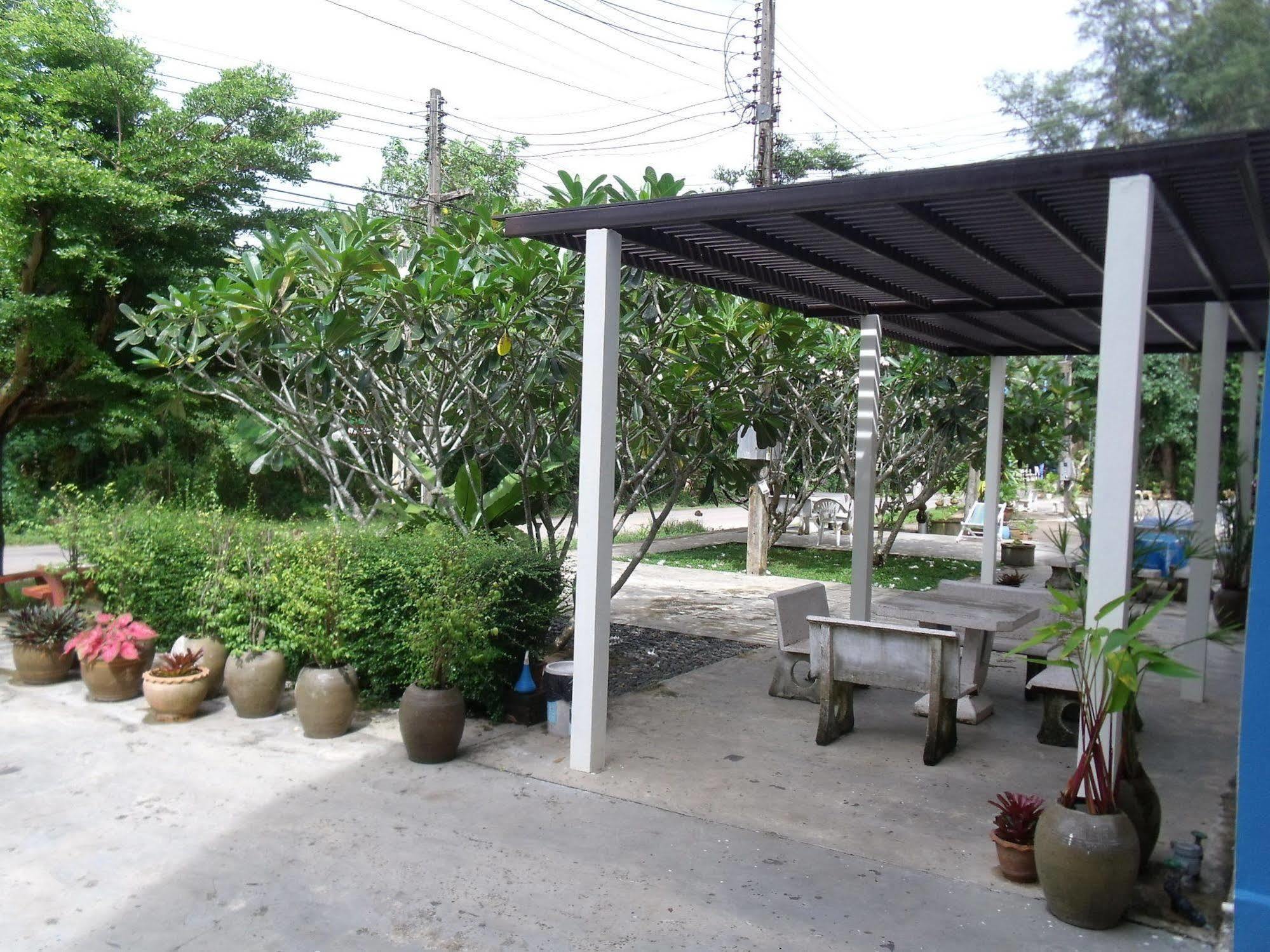 Albatross Guesthouse @ Thungwualaen Beach Pathiu Exterior foto